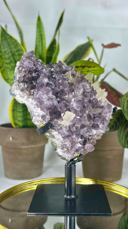 Drusa Grande de Amatista y Calcita en Stand - Imagen 2