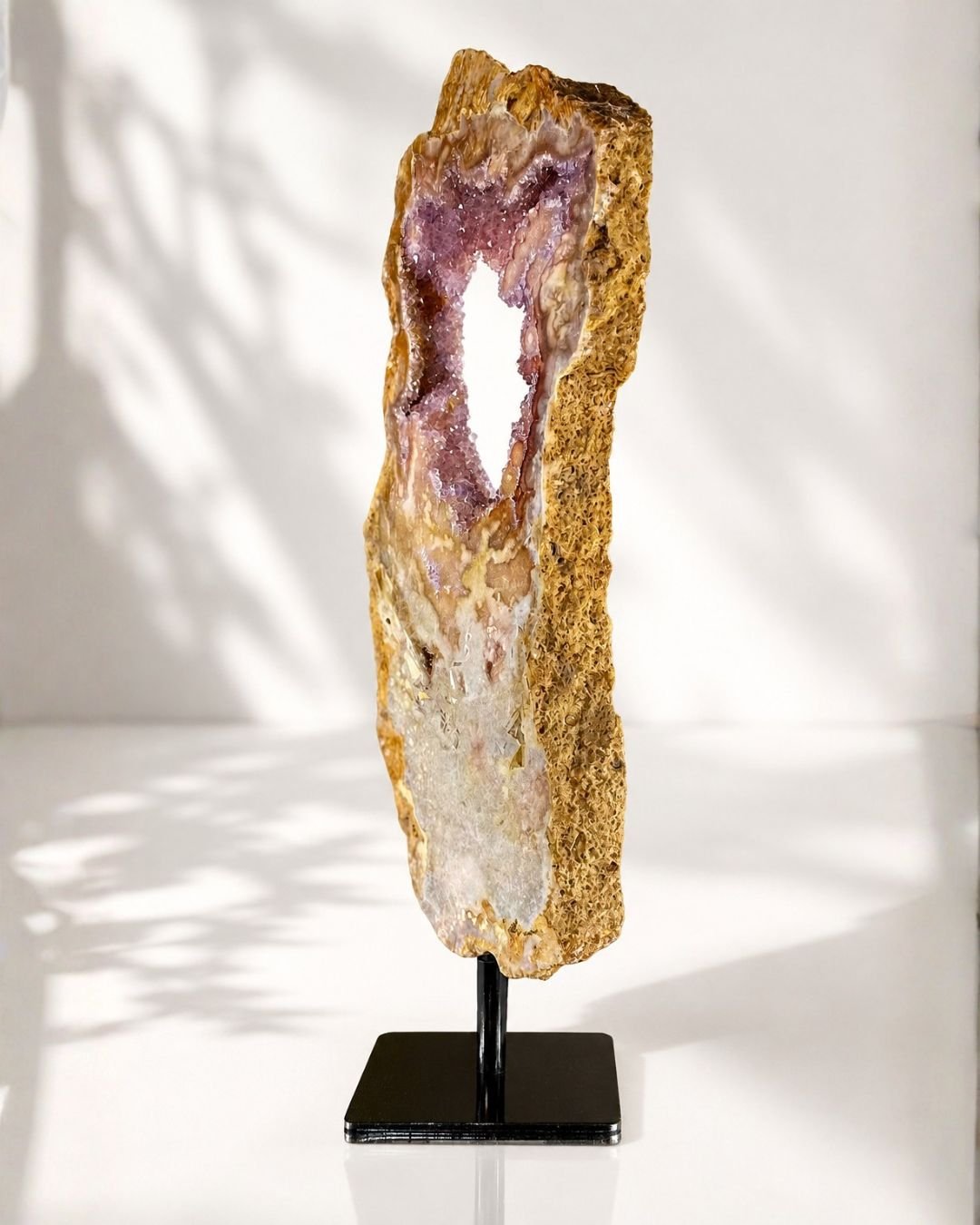 Slab de Amatista Rosa Grande en Stand - Imagen 2
