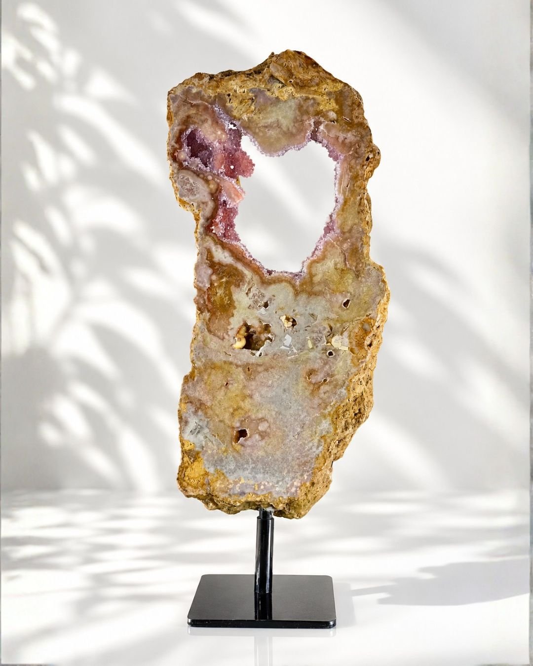 Slab de Amatista Rosa Grande en Stand - Imagen 3
