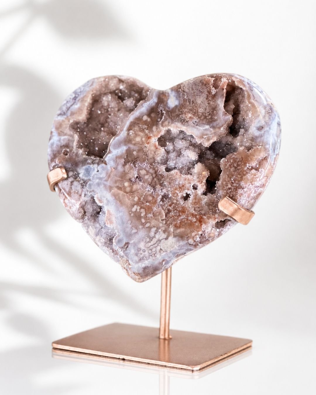 Corazón de Amatista Rosa en Stand - Imagen 2