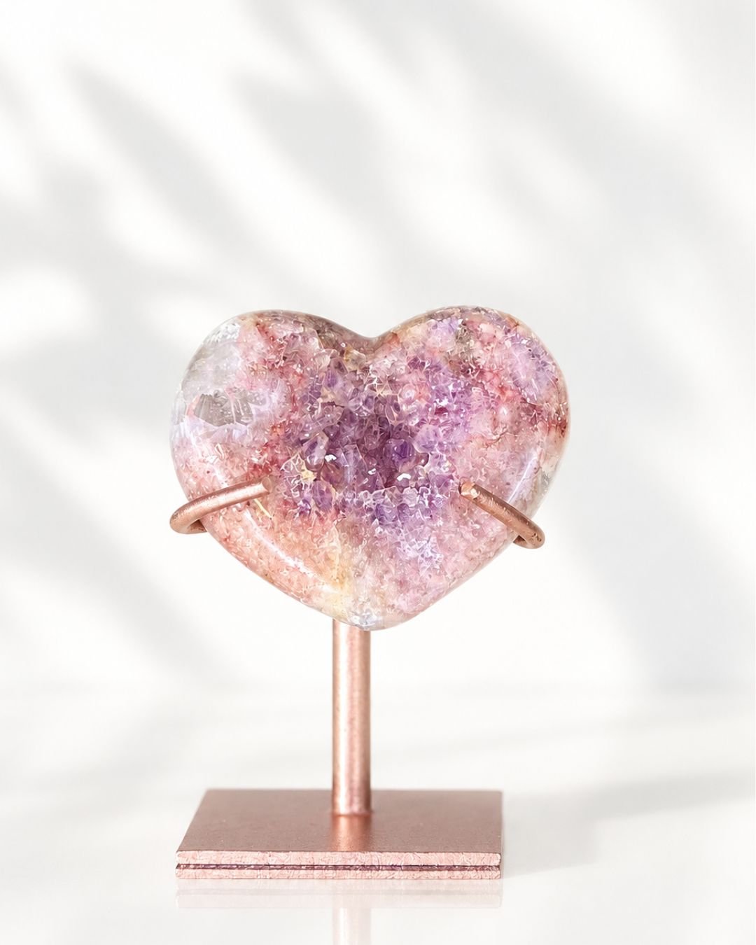 Corazón de Amatista Rosa en Stand