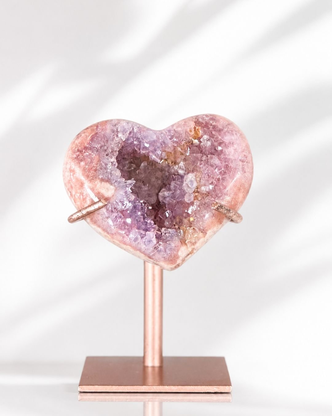 Corazón de Amatista Rosa en Stand