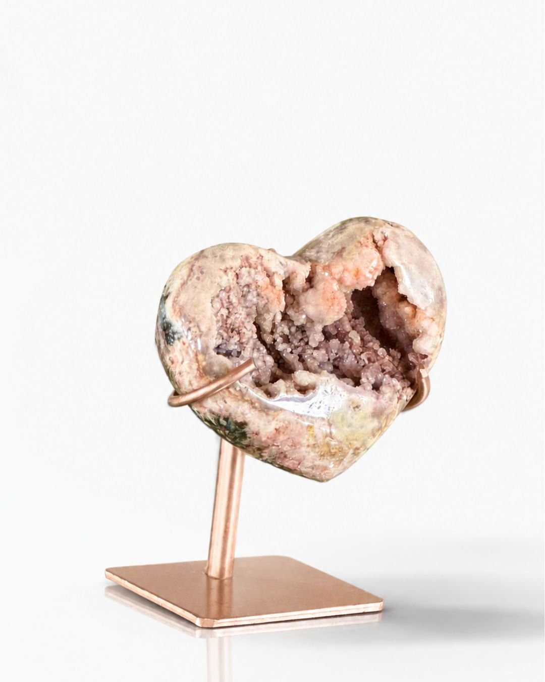 Corazón de Amatista Rosa en Stand - Imagen 3