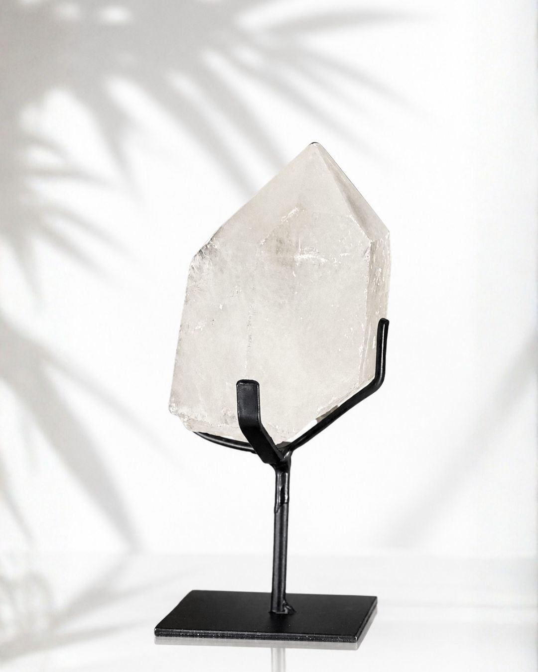 Punta de Cristal de Roca Grande en Stand - Imagen 5