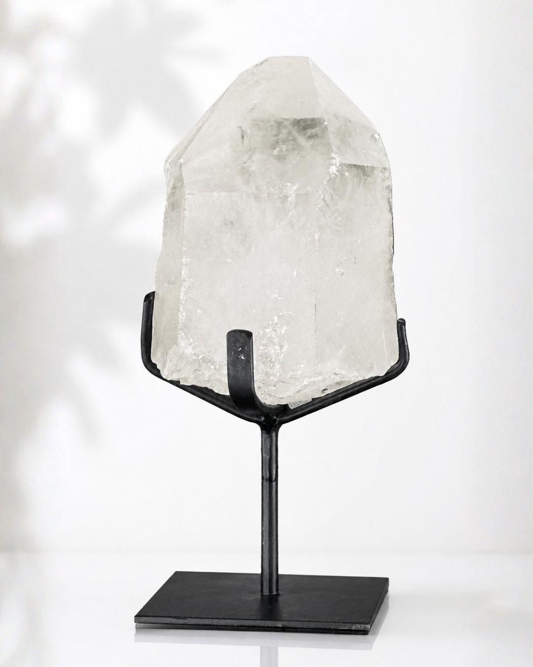 Punta de Cristal de Roca Grande en Stand - Imagen 4