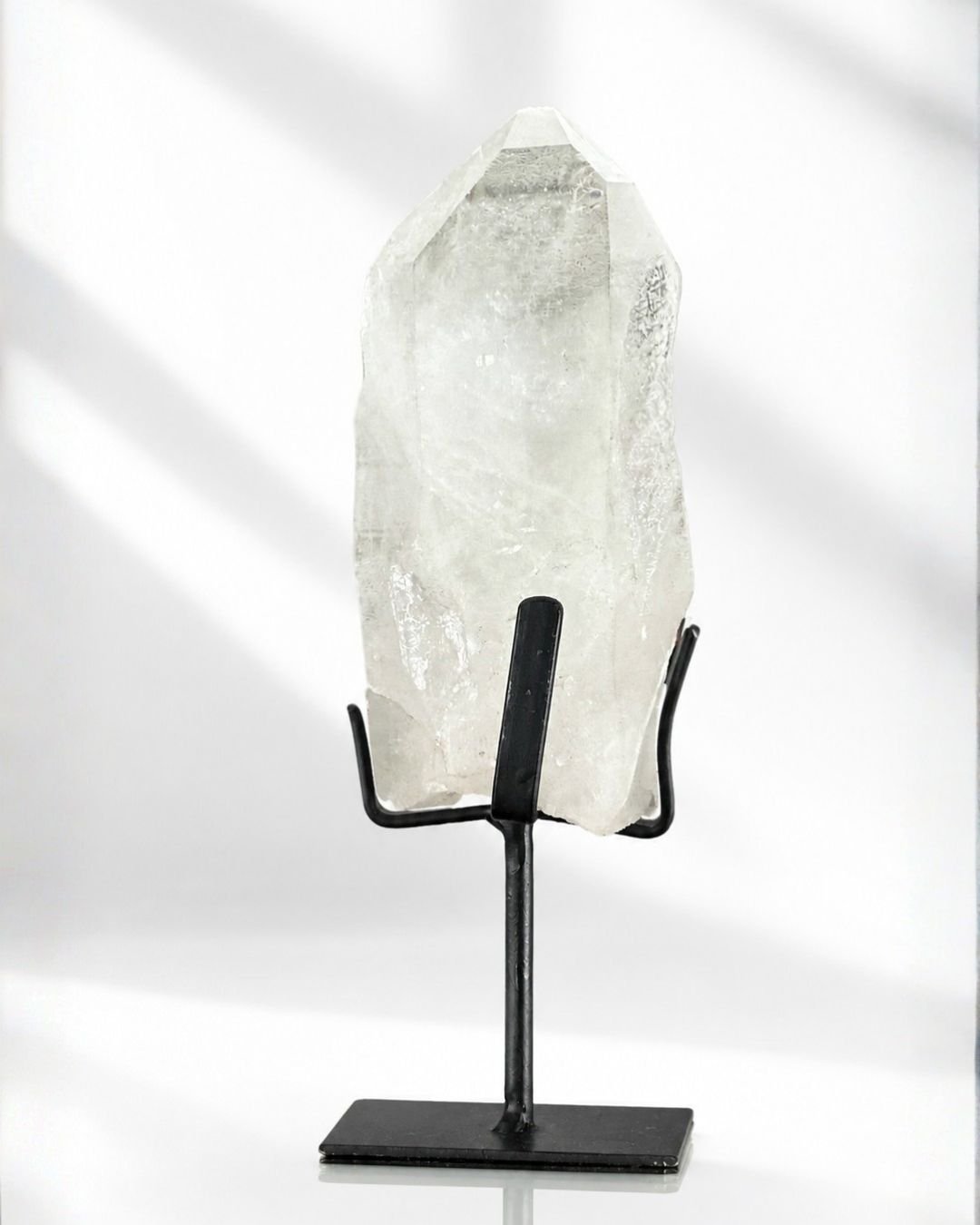 Punta de Cristal de Roca Grande en Stand - Imagen 2