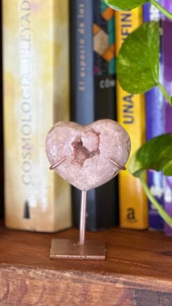 Corazón de Amatista Rosa en Stand g1