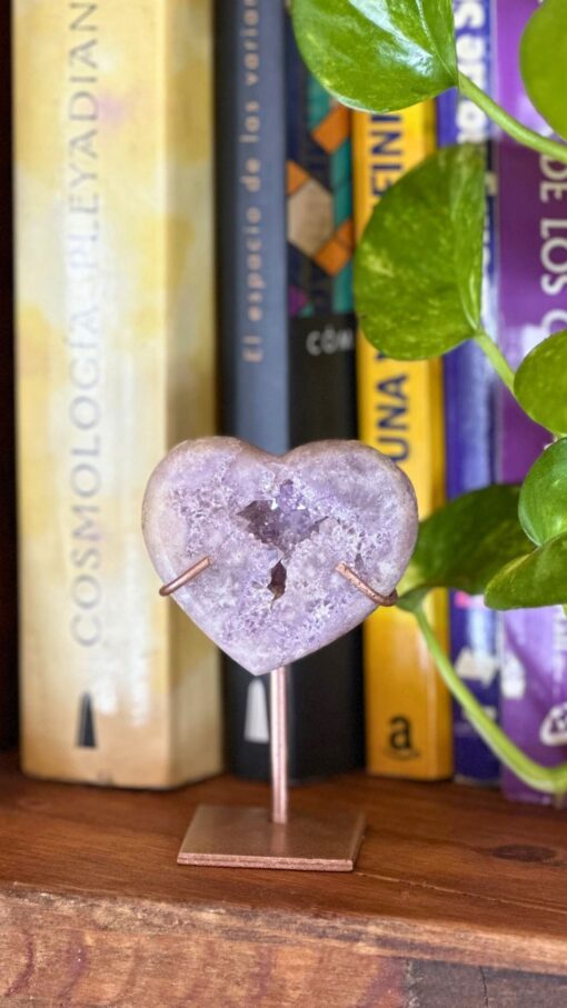Corazón de Amatista Rosa en Stand g2