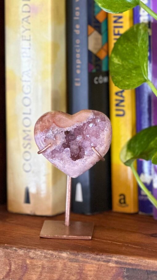 Corazón de Amatista Rosa en Stand g3