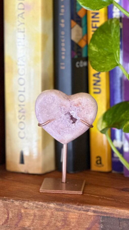 Corazón de Amatista Rosa en Stand g4