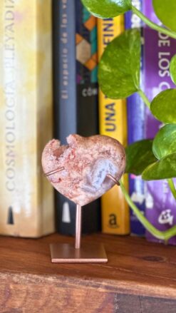 Corazón de Amatista Rosa en Stand g6