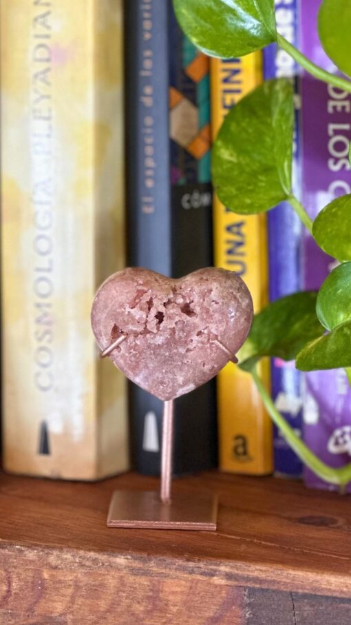 Corazón de Amatista Rosa en Stand g7