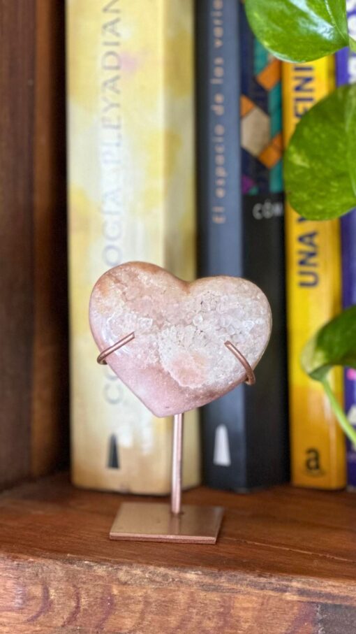 Corazón de Amatista Rosa en Stand g9