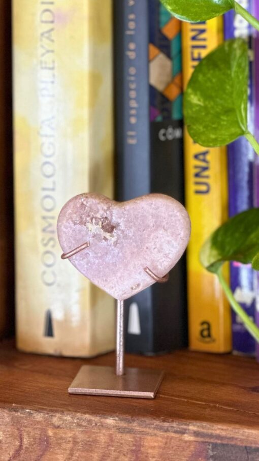Mini Corazón de Amatista Rosa en Stand 10.10