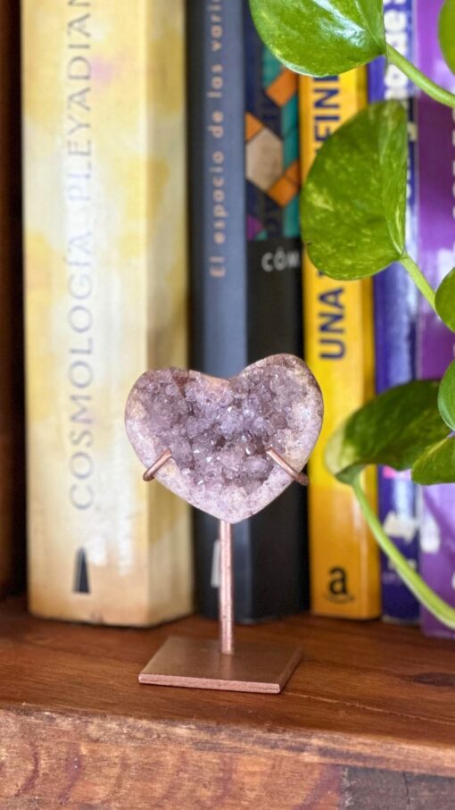 Mini Corazón de Amatista Rosa en Stand 2.2