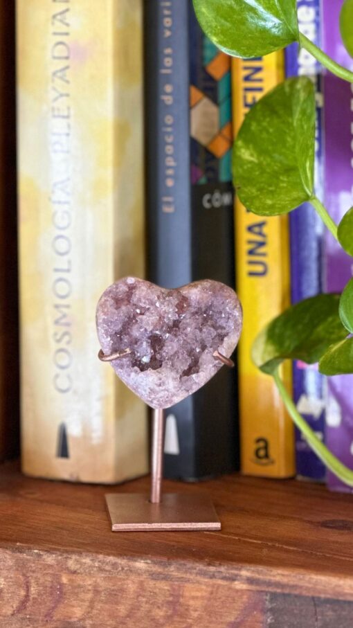 Mini Corazón de Amatista Rosa en Stand 3.3