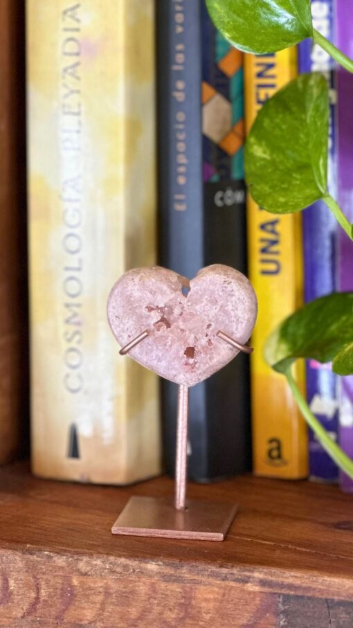 Mini Corazón de Amatista Rosa en Stand 4.4