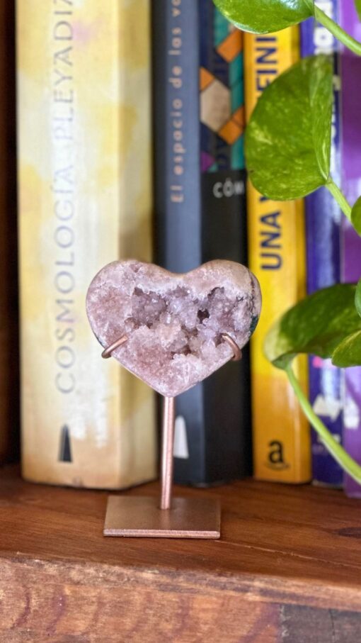 Mini Corazón de Amatista Rosa en Stand 9.9